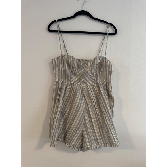 Urban Outfitters Romper‎ - Picture 1 of 5